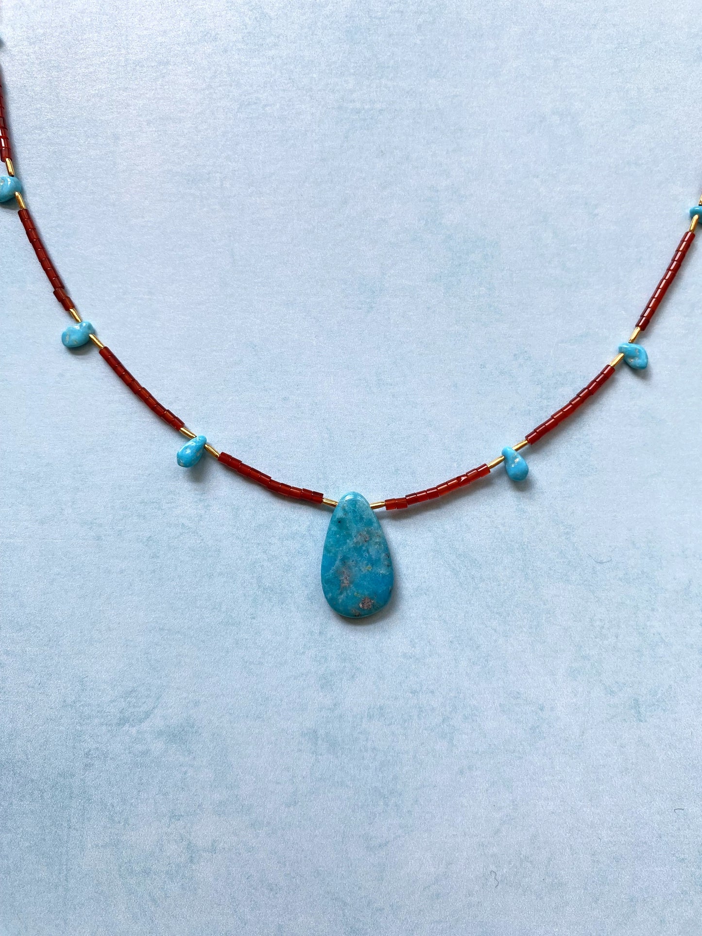 TURQUOISE BLOOM NECKLACE IN RED AGATE AND TURQUOISE